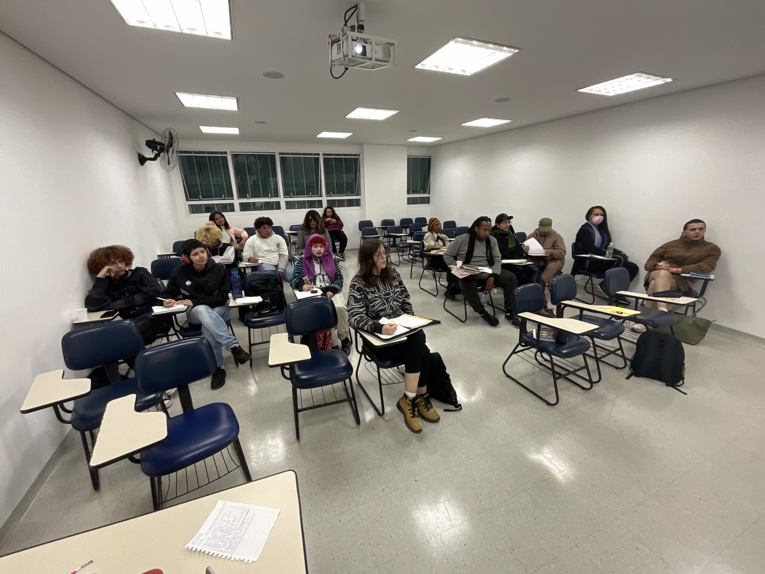 Pesquisa feita por pesquisadores trans e não binários apontam a urgência de cotas trans nas universidades